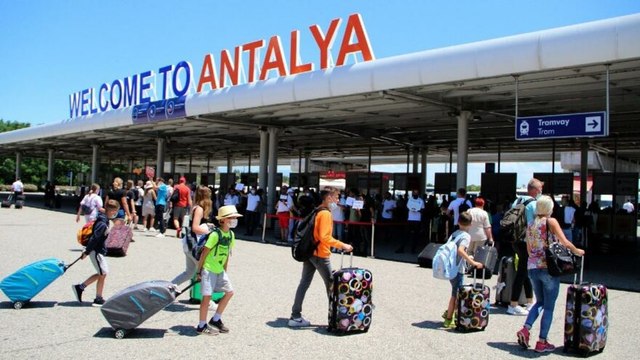 Antalya 8 ayda 5 milyon yabancı turist ağırladı