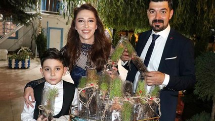 Orman yangınları için farkındalık yaratmak isteyen çift, oğullarının sünnet düğününde şeker yerine çam fidesi dağıttı