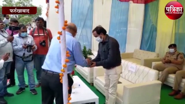 फर्रुखाबाद रेलवे स्टेशन पर 100 फुट ऊंचाई का पहला तिरंगा हुआ स्थापित