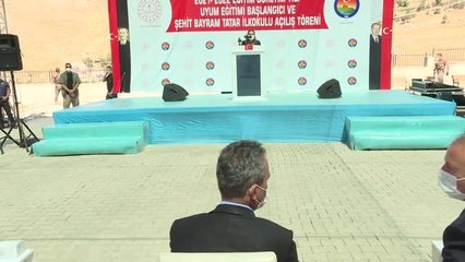 Vali Pehlivan, okullarda uyum haftasının başlaması dolayısıyla okul açılışına katıldı