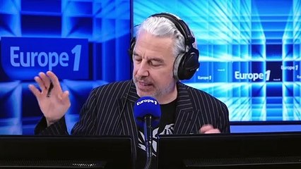 "Ça me coupe encore les jambes d'en parler" : le chanteur Hervé raconte son pire concert