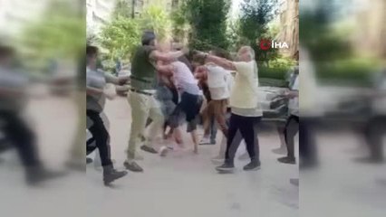 Komşuların yumruklu kavgası kamerada...Mahalle, havaya açılan ateş sesiyle yankılandı
