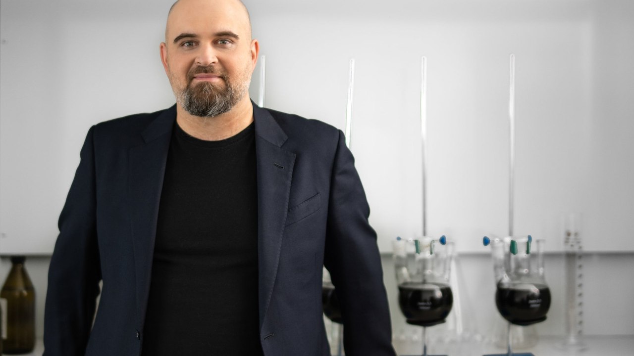 This Entrepreneur's Nanoparticle-Based Fuel Additive Could Help Make Gasoline Cars as Environmentally Friendly as Electric Ones