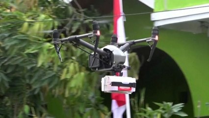 Covid-19 : En Indonésie, des drones distribuent des médicaments pour les personnes en isolement