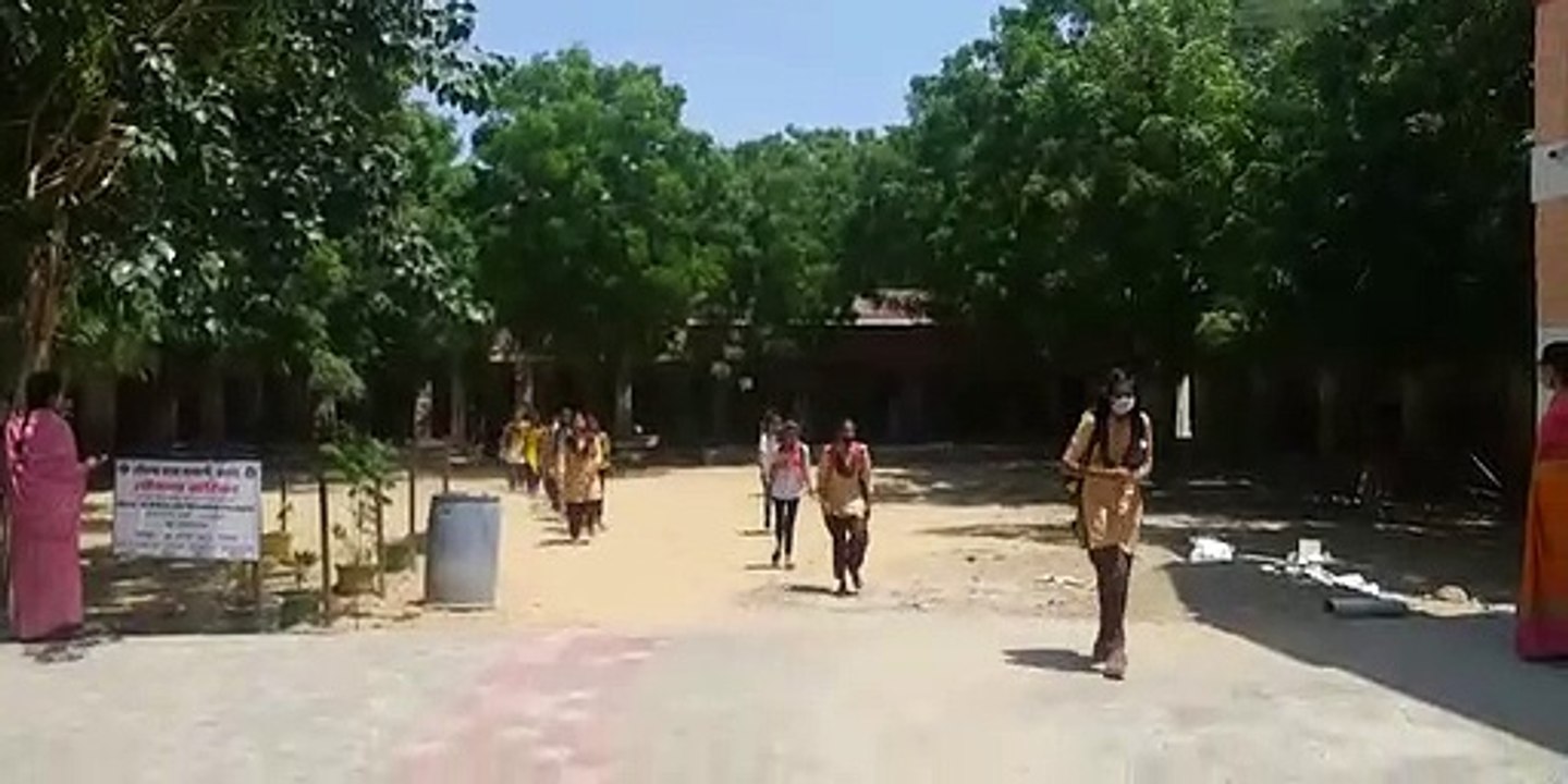 स्कूल फिर गुलजार, सोशल डिस्टेंस से लगी कक्षाएं