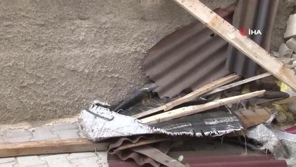 Ankara'da şiddetli rüzgar bir binanın çatısını uçurdu