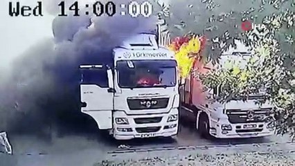 Sürücü yanan tırdan saniyelerle kurtuldu