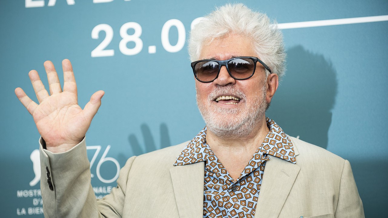 Pedro Almodóvar ataca a Rajoy en la rueda de prensa de Madres Paralelas del Festival de Venecia