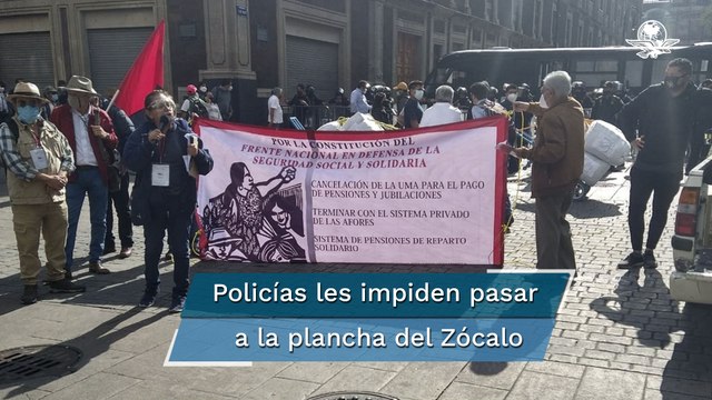 Adentro de Palacio Nacional Tercer Informe de AMLO, afuera protestas de trabajadores y jubilados