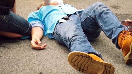 ne la laissez pas vous toucher