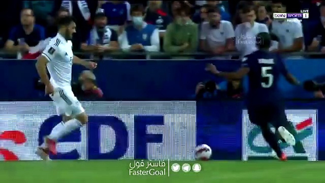 França se complica no início do segundo tempo Koundé faz falta muito dura em Kolasinac e leva o cartão vermelho. -