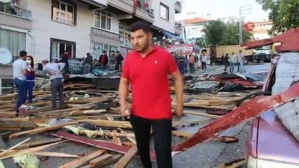 Ankara'da çatıları uçuran fırtına! 3 binanın çatısı uçtu