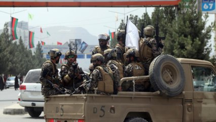 Taliban fighters carry out parade in Kandhar city