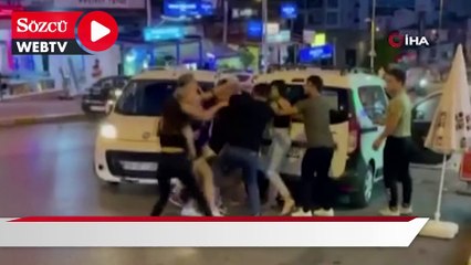 Tiktok fenomenleri tartıştıkları şahıslara sopayla saldırdı