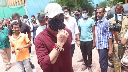 Sidharth Shukla Death: Sidharth की आखरी झलक के लिए Hindustani Bhau पहुंचे Hospital| FilmiBeat