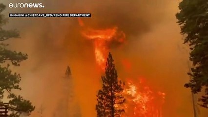 Inferno California con i venti che alimentano ancora gli incendi
