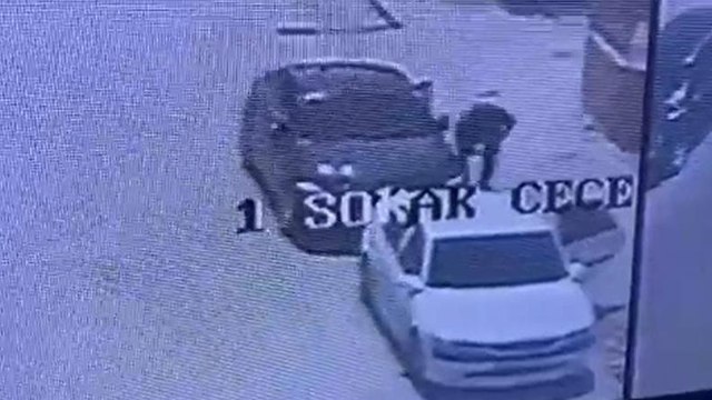 Takip ettikleri otomobilin camını kırıp, 200 bin lira çaldılar!