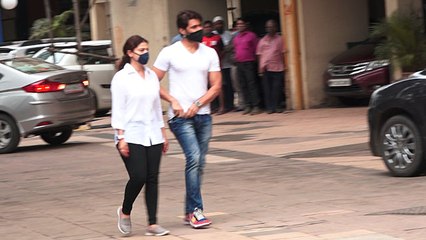 Sidharth Shukla Death: Sidharth के घर पहुंची Sambhavna Seth | FilmiBeat