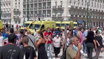 Yunanistan'da sağlık çalışanlarının zorunlu aşılanmasına karşı 