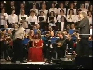 Theodorakis ve Anthony Quinn'den 31 yıl sonra 'Zorba' dansı...