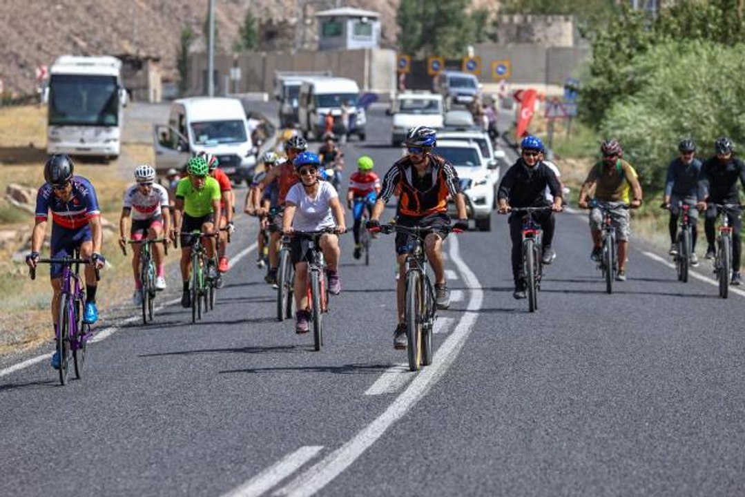 Çukurca'da 3. Foto Safari ve Doğa Sporları Festivali başladı