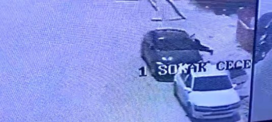 Takip ettikleri otomobilin camını kırıp 200 bin lirayı böyle çaldılar