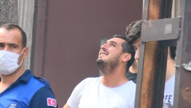 AVCILAR'DA EVİNİN YANIŞINI GÖZYAŞLARI İÇİNDE İZLEDİ