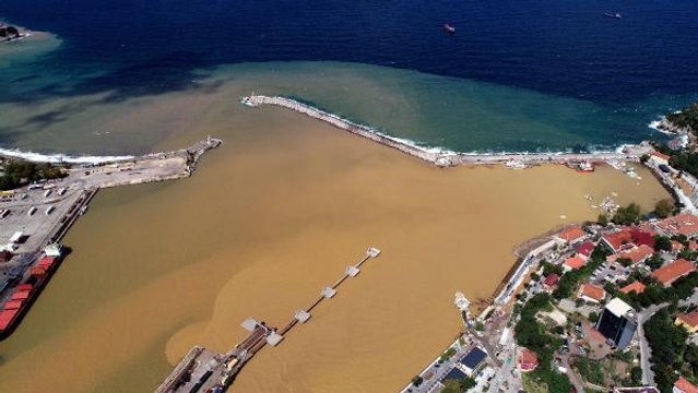 ZONGULDAK'TA DENİZ ÇAMUR RENGİNE DÖNDÜ
