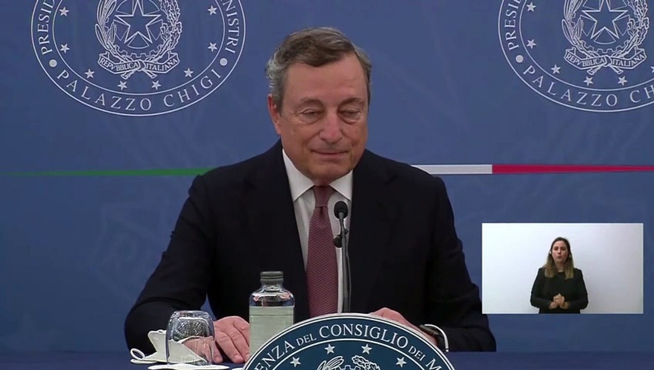 Draghi: "Odiosa e vigliacca violenza No Vax. Piena solidarietà a chi è stato colpito"