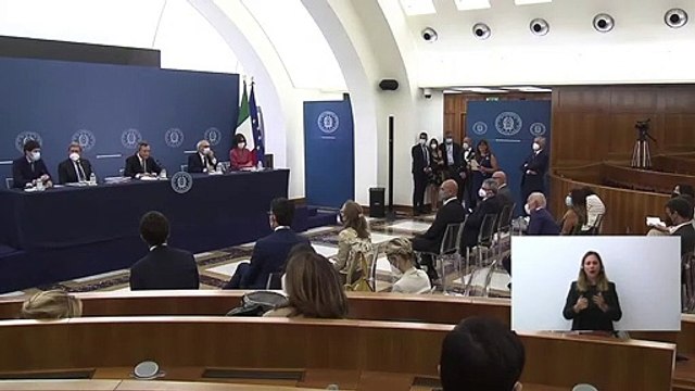 Covid, Draghi: Sì a ipotesi obbligo vaccinale e terza dose per i più fragili
