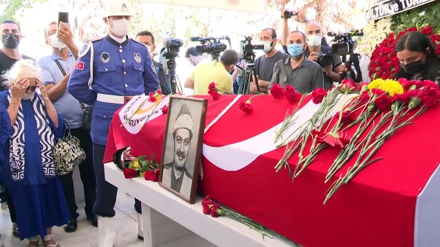 Usta sanatçı Ferhan Şensoy, son yolculuğuna uğurlandı