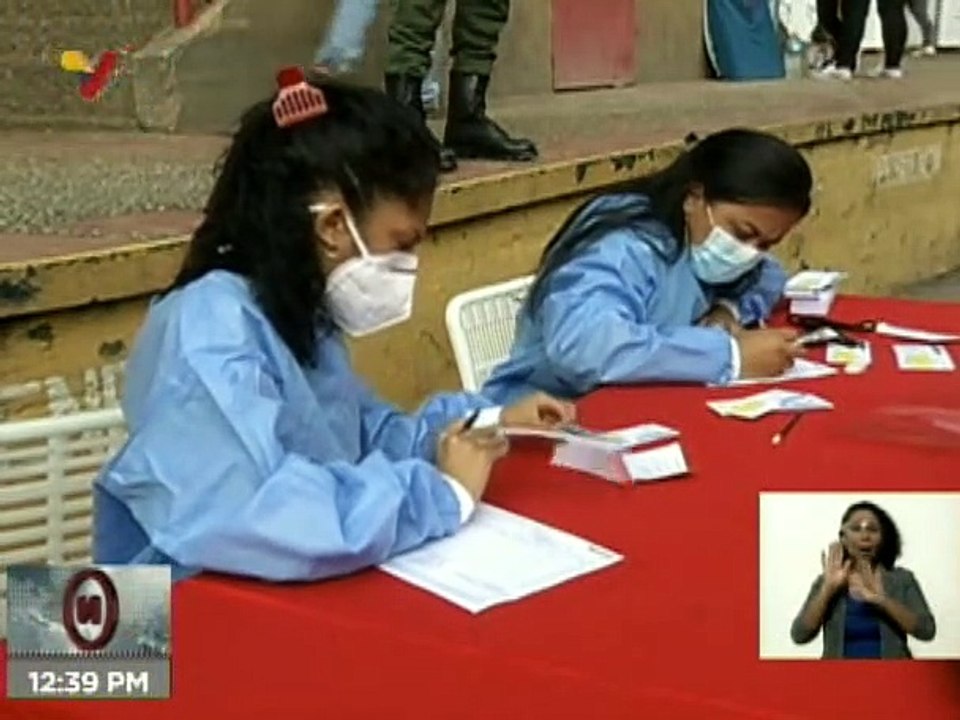 Gobierno de Caracas garantiza vacunas contra la COVID-19 a trabajadores del Mercado de Coche