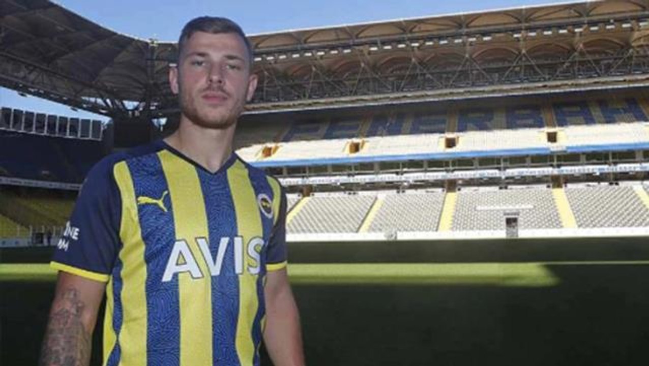 Son Dakika: Fenerbahçe transferleri peş peşe açıklıyor! Alman orta saha Max Meyer de imzayı attı