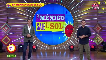 Chofer de baja estatura vence adversidades para manejar un microbús