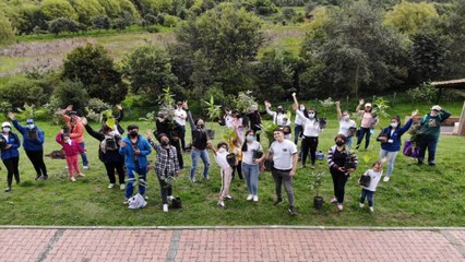 Emotiva jornada de siembra de árboles en honor a víctimas del covid-19 en Colombia