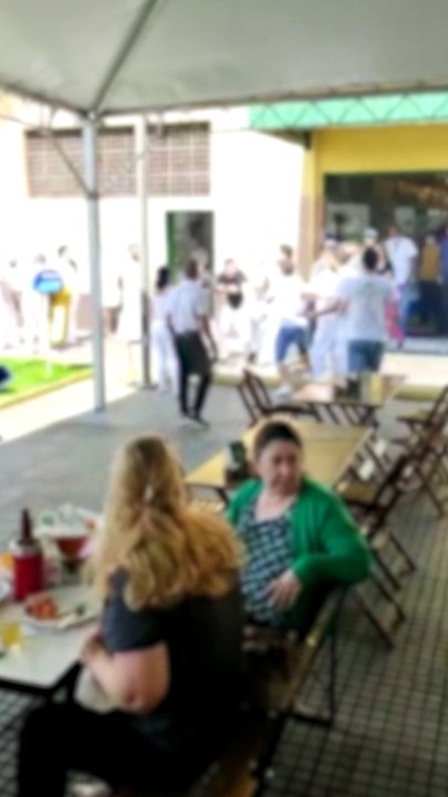 Comerciantes brigam por preço do salmão no Mercado do Peixe de Itajaí