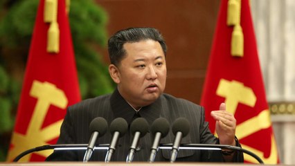 김정은, 정치국 회의 주재..."방역전선, 다시 한번 긴장시켜야" / YTN