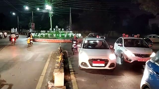 OMG! तेज रफ्तार कार ने बाइक सवार को मारी ऐसी टक्कर, पहुंच गया यमलोक