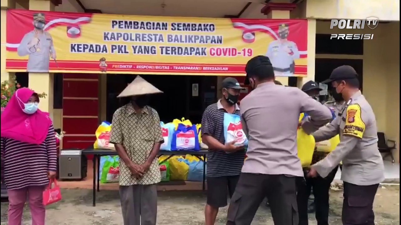 Polda Kaltim Salurkan Bansos Serentak di Wilayah Balikpapan