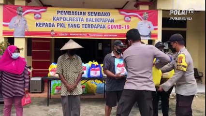 Polda Kaltim Salurkan Bansos Serentak di Wilayah Balikpapan