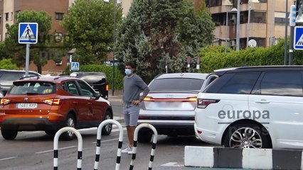 El exfutbolista Raúl González acompaña a su hija en el primer día de colegio tras las vacaciones