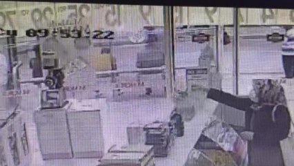 Kasımpaşa'da hafif ticari araç durağa daldı; 4'ü ağır 8 yaralı-3