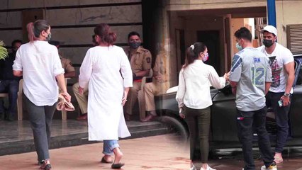 Sidharth Shukla Funeral: Sidharth के घर आखरी बार पहुंचे Rashmi & Prince  |FilmiBeat