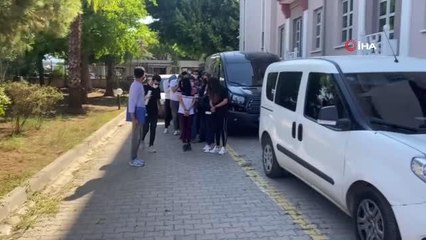 Download Video: Kendilerini savcı ve polis gibi tanıtıp vatandaşları 3 milyon dolandıran 11 şüpheli yakalandı