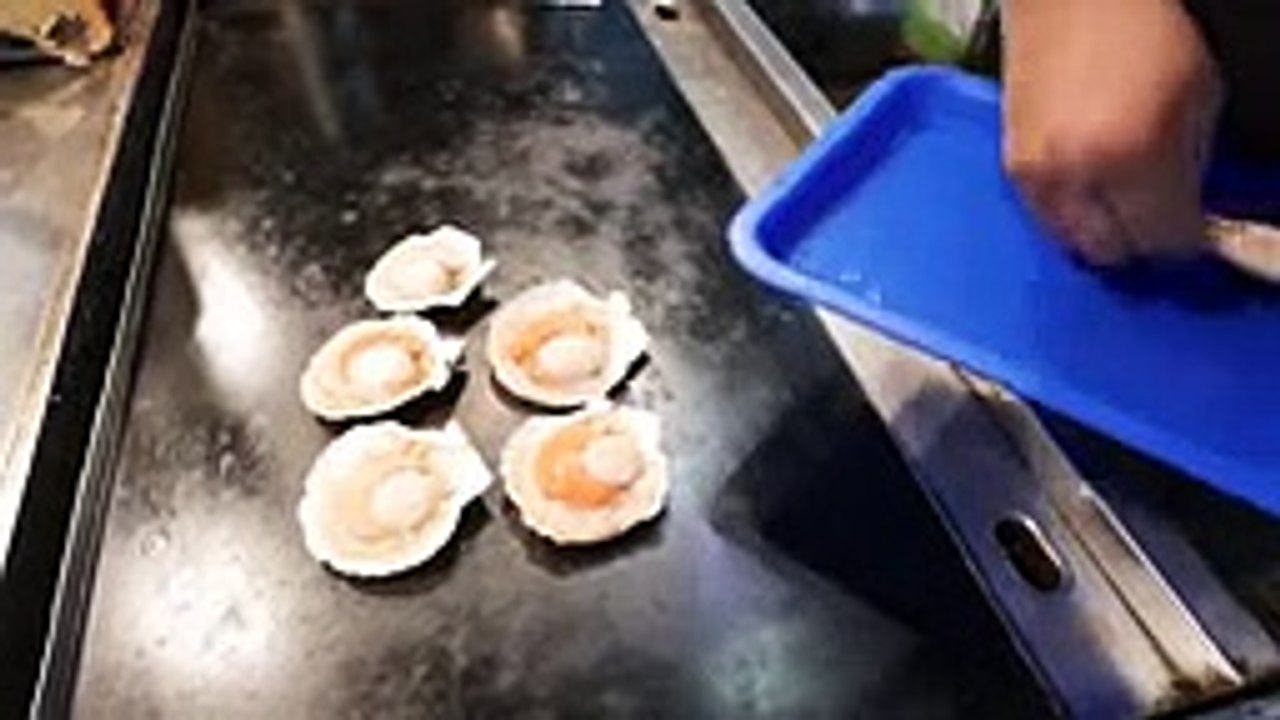 Taiwanese Street Food - Fresh King Scallops 扇貝王 _ キングホタテ _ 왕 가리비