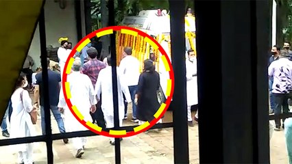 Sidharth Shukla Last Rites में Mother Rita Shukla के नहीं रुक रहे आंसू FULL VIDEO | Boldsky