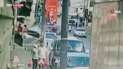 Hafif ticari araç durağa daldı: 1 ölü, 7 yaralı