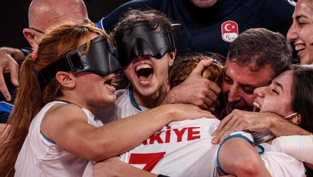 Son Dakika: Tokyo Paralimpik Oyunları kadınlar golbolde Türkiye, finalde ABD'yi 9-2 yenerek altın madalyanın sahibi oldu