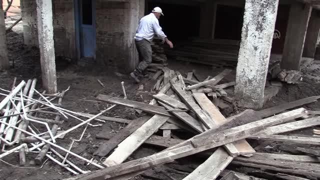 KASTAMONU - Bozkurt'taki sel felaketinde 4 yakınını kaybeden Faik Öztürk yaşadıklarını anlattı