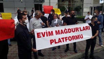 "EVİM" MAĞDURLARI TMSF ÖNÜNDE EYLEM YAPTI